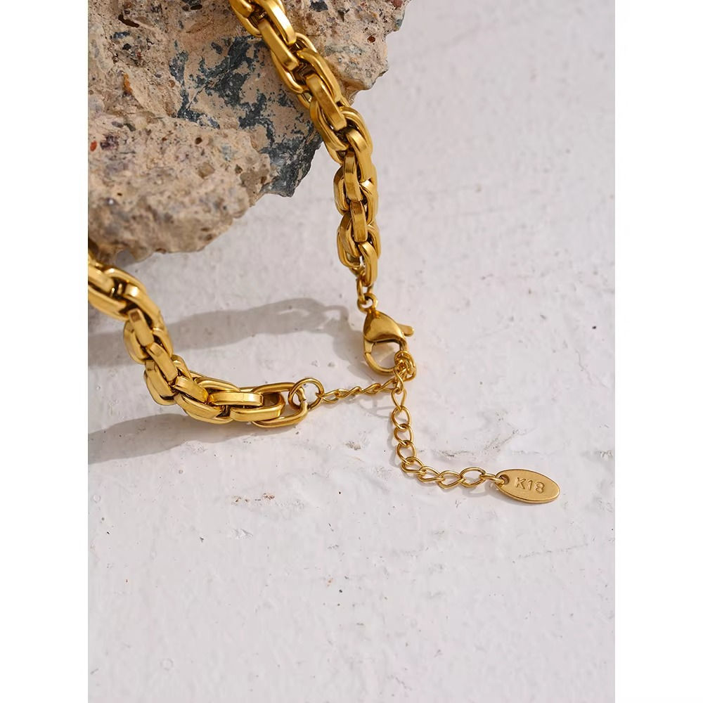 Zaya Bold Chain Necklace