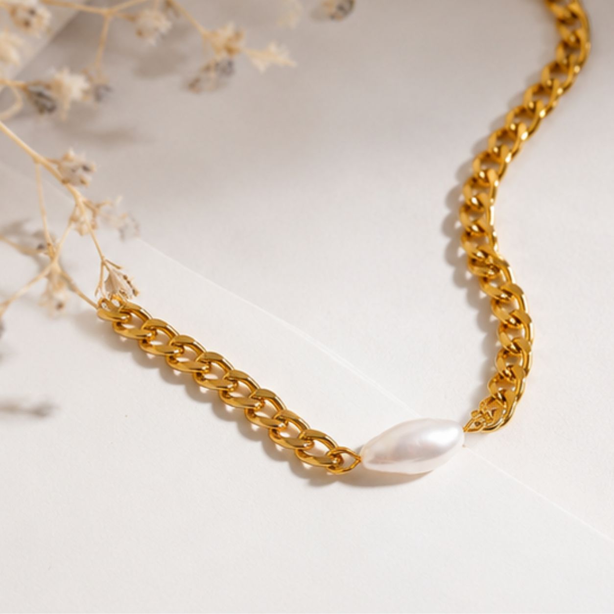 Saanvi Chunky Pearl Chain Necklace