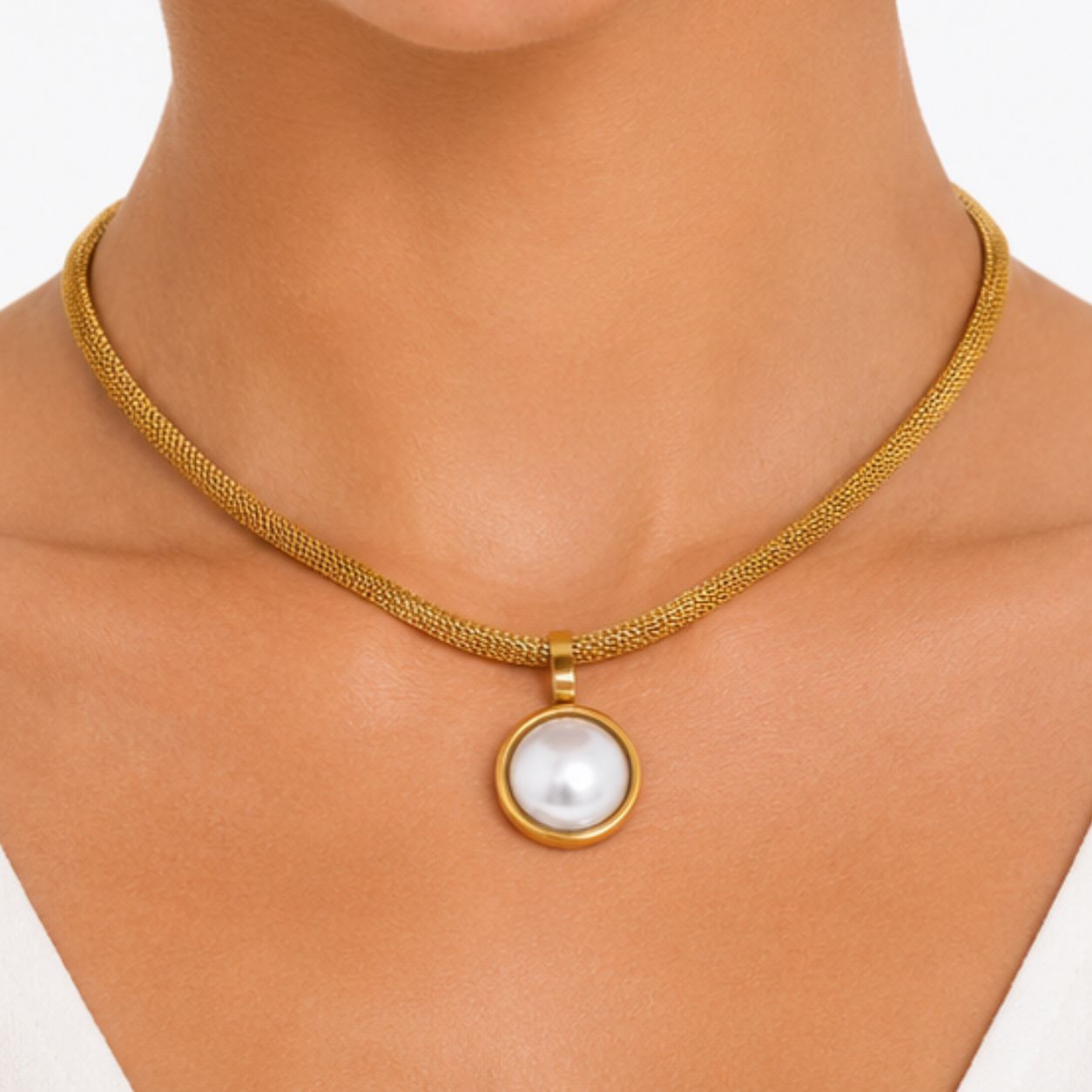 Halo Pearl Gold Necklace