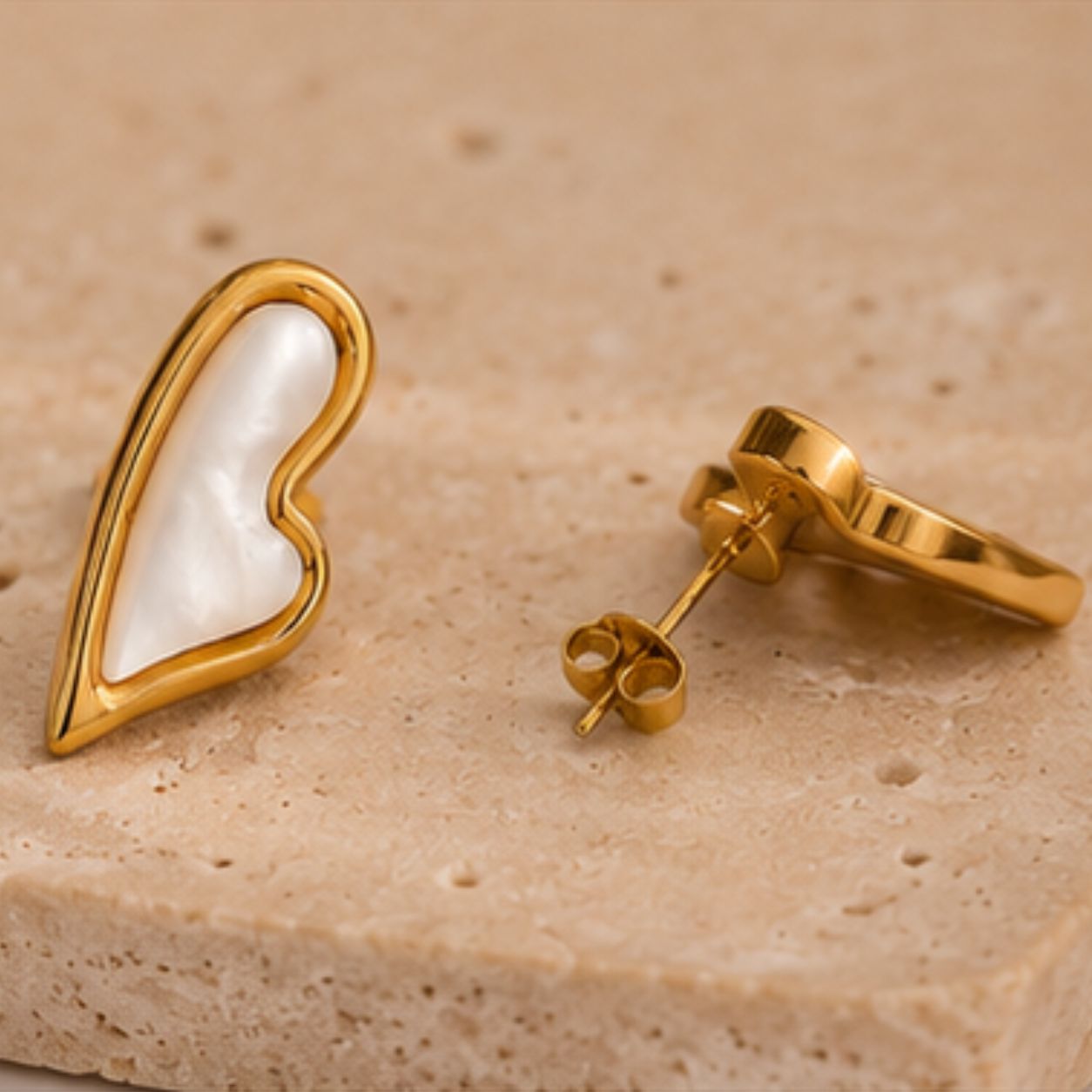 Aahana Shell Heart Stud Earrings