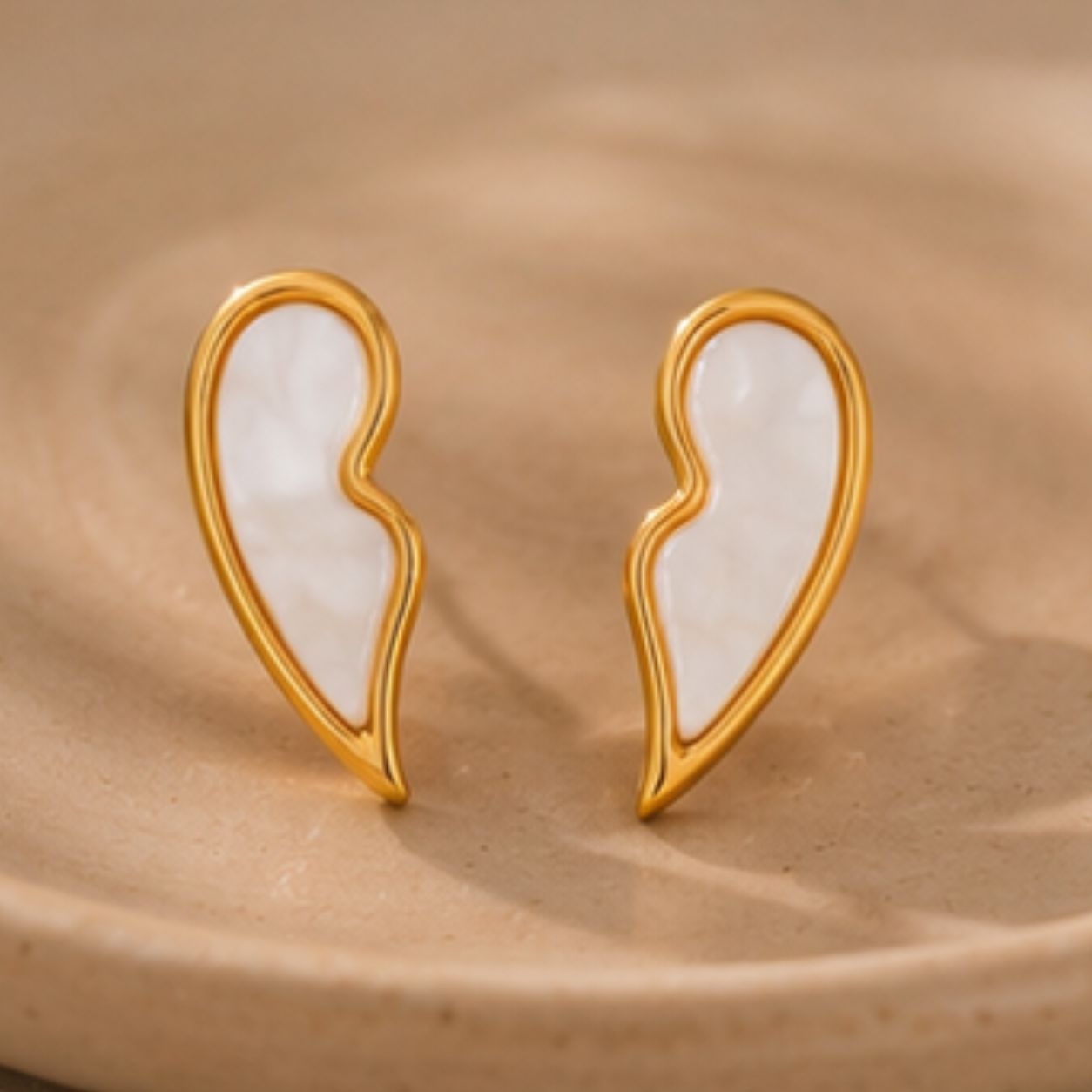 Aahana Shell Heart Stud Earrings