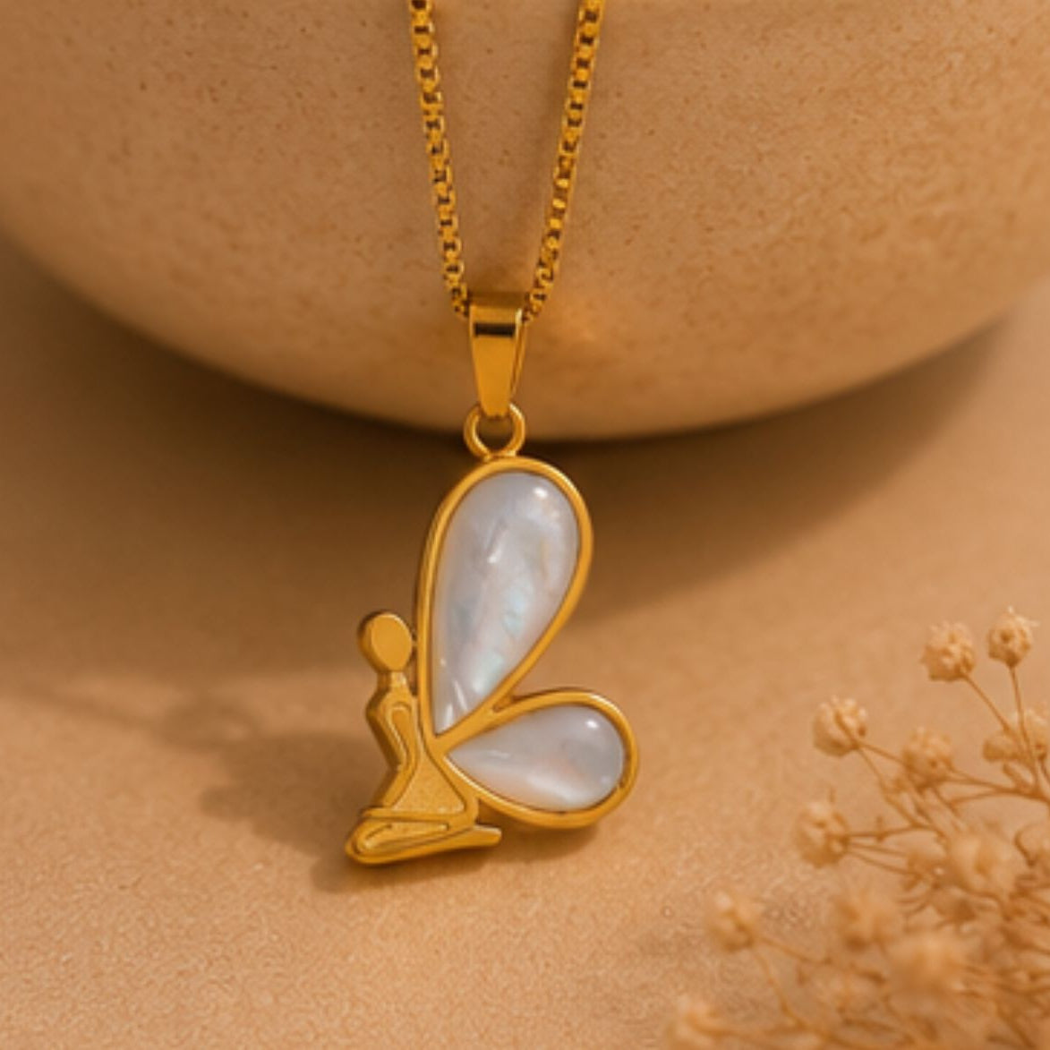 Noor Winged Shell Necklace