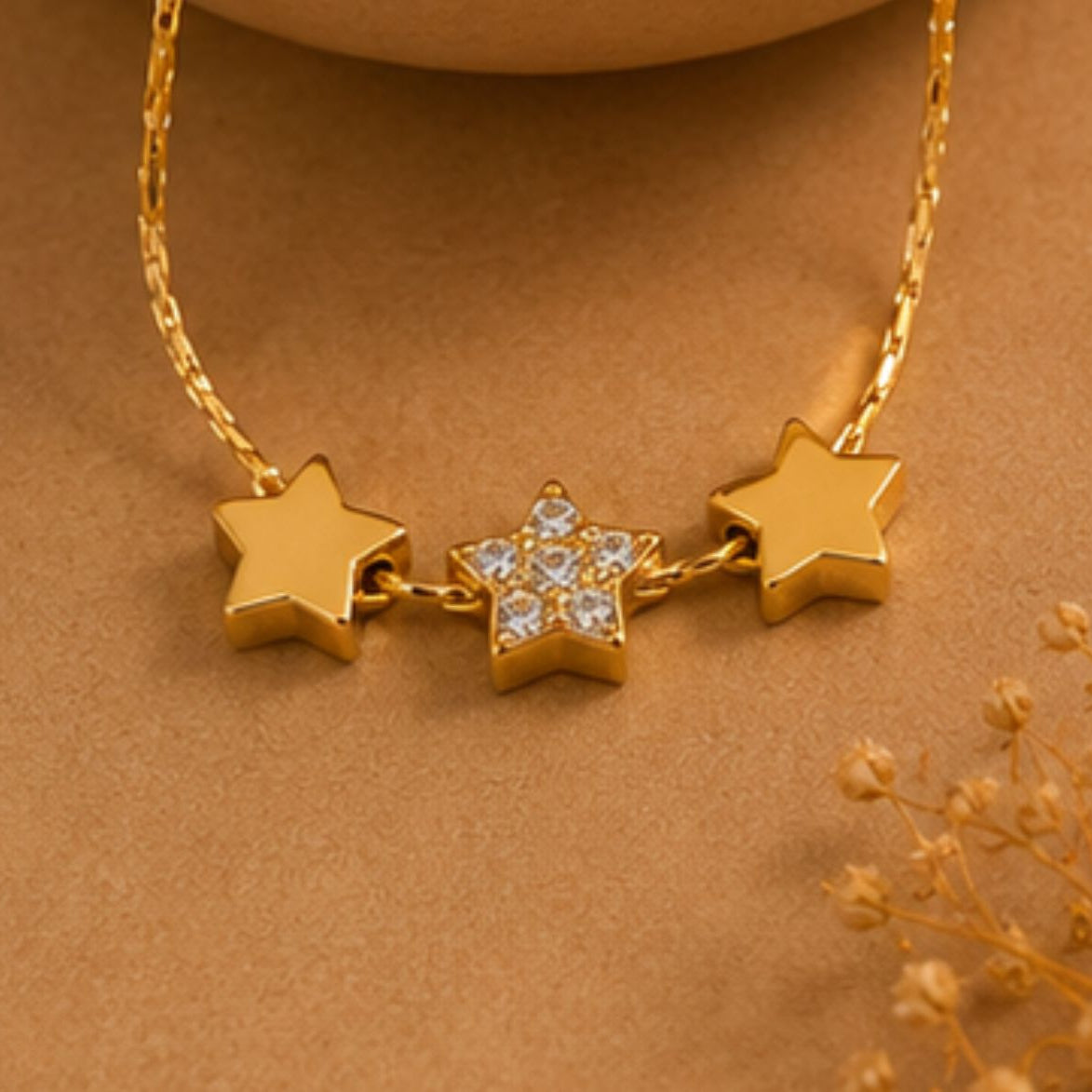 Tristar Glimmer Pendant