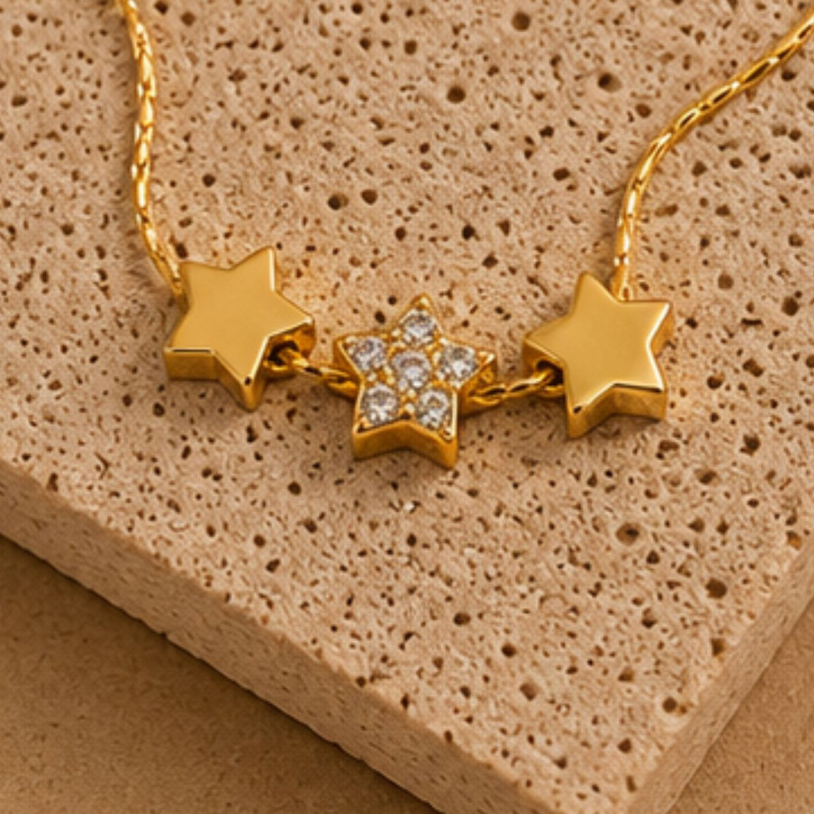 Tristar Glimmer Pendant