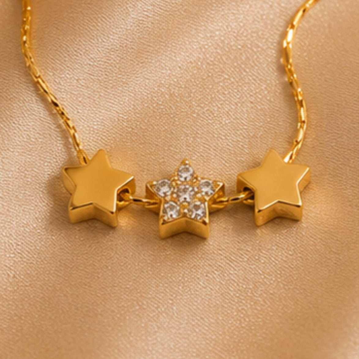 Tristar Glimmer Pendant