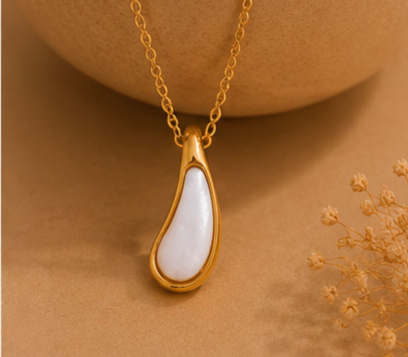 Saanvi Shell Necklace