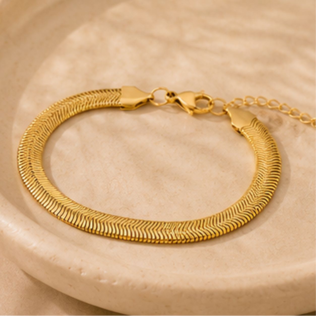 Arya Curve Bracelet