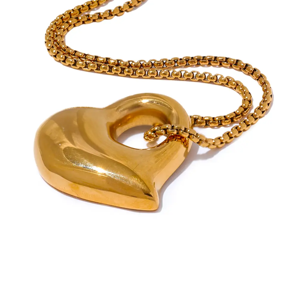 Aahana Heartfall Necklace