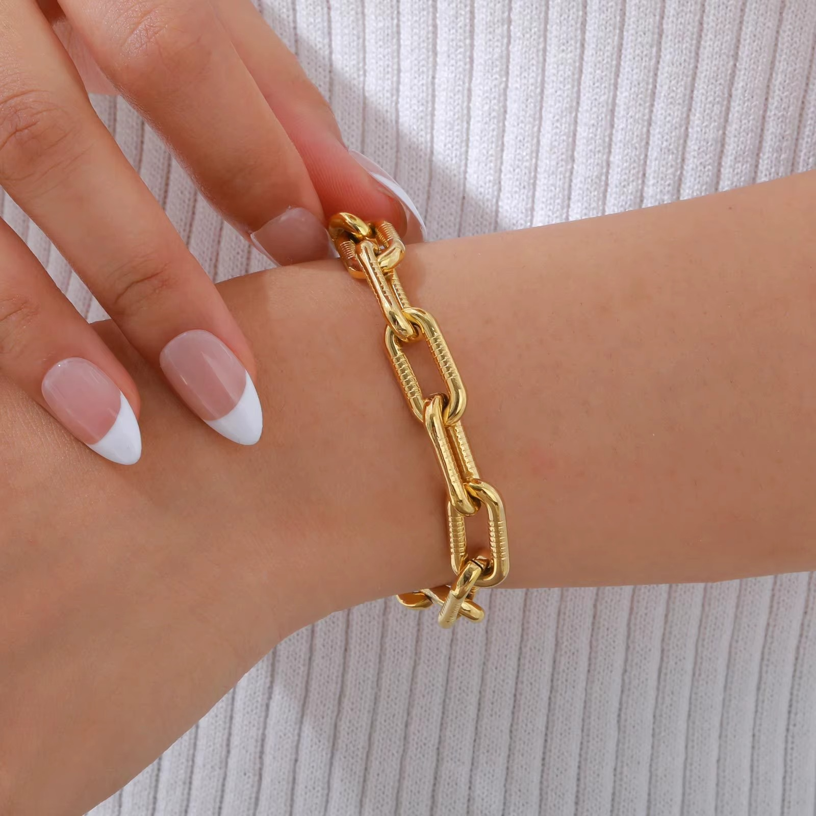Aarohi Cable Bracelet