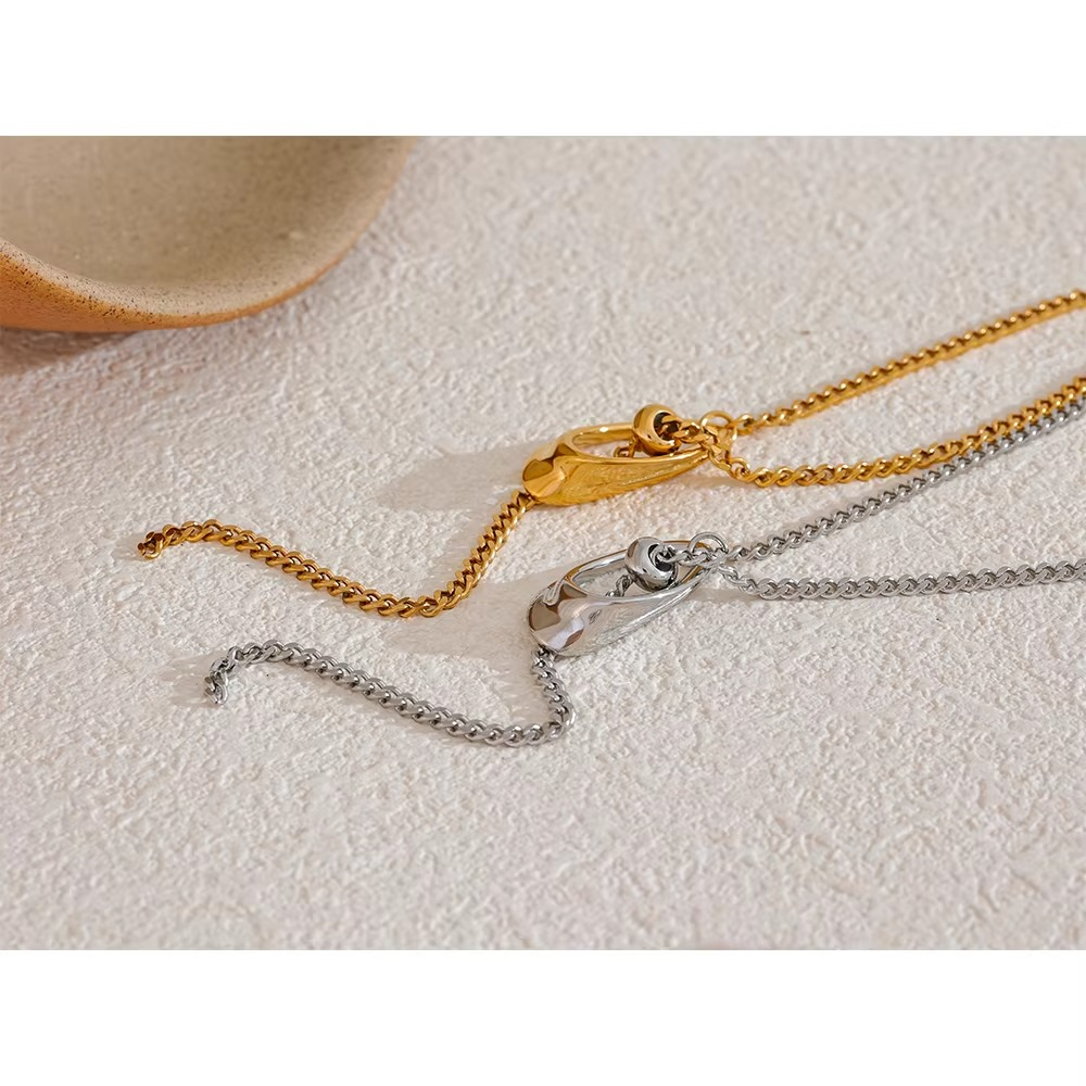 Rhea Bold Link Necklace