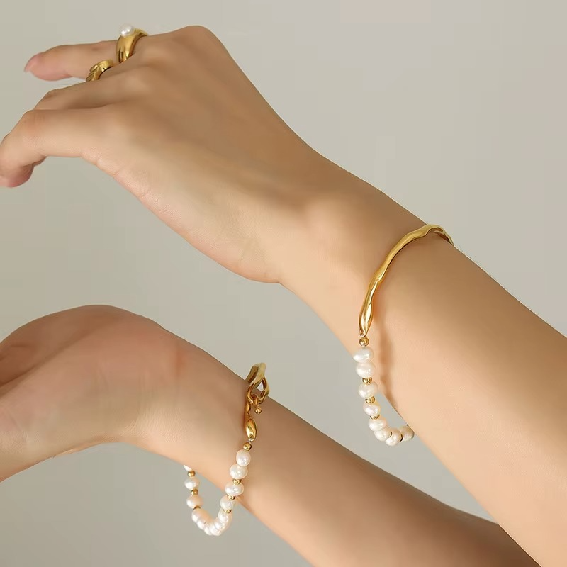 Sitara Pearl Orbit Bangle