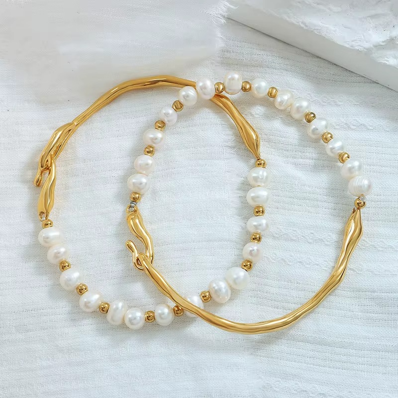 Sitara Pearl Orbit Bangle